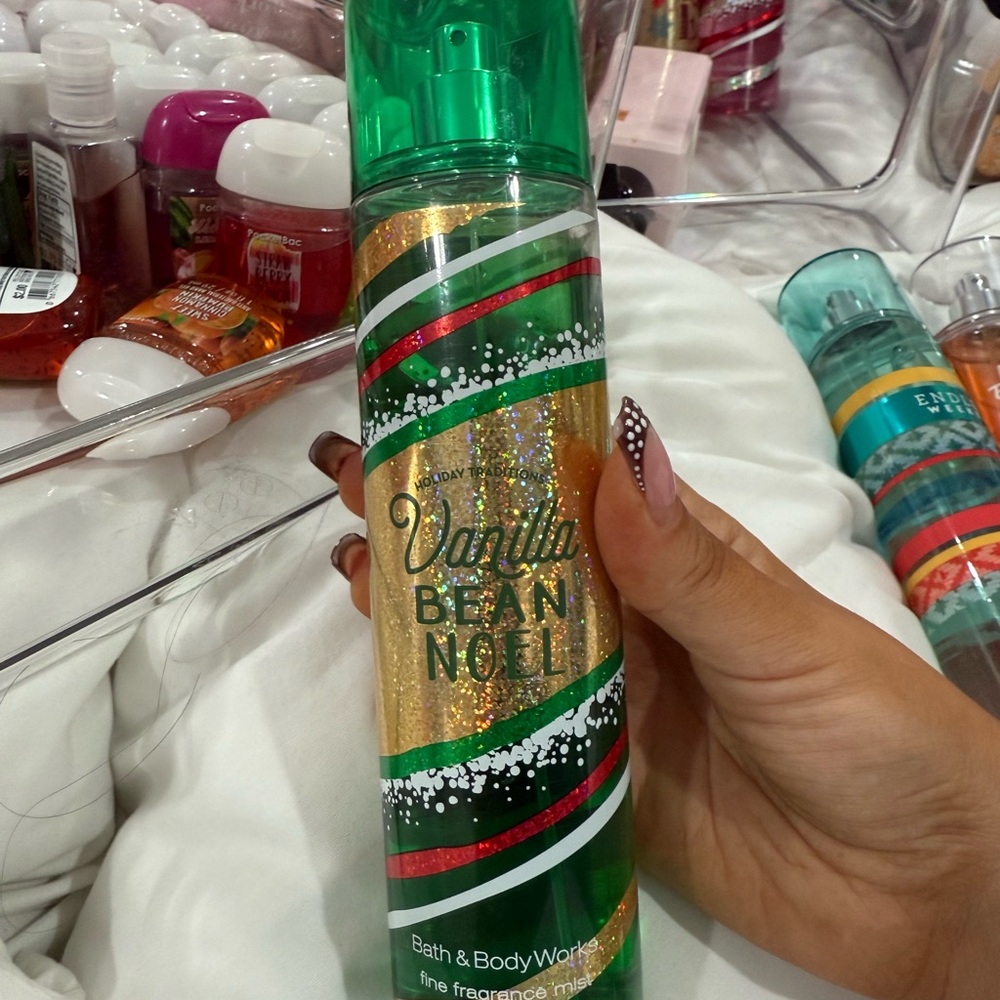 Bath & Body Works Vanilla Bean Noel Mist - Green and Gold